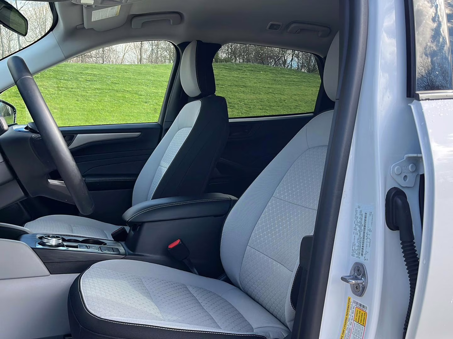 2023 Oxford White Ford Escape Active AWD SUV