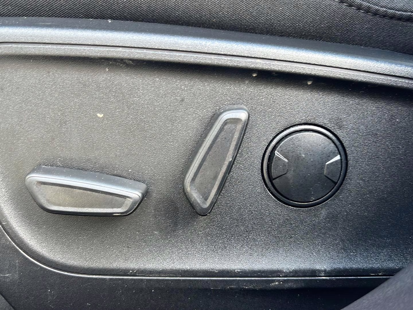 2023 Oxford White Ford Escape Active AWD SUV