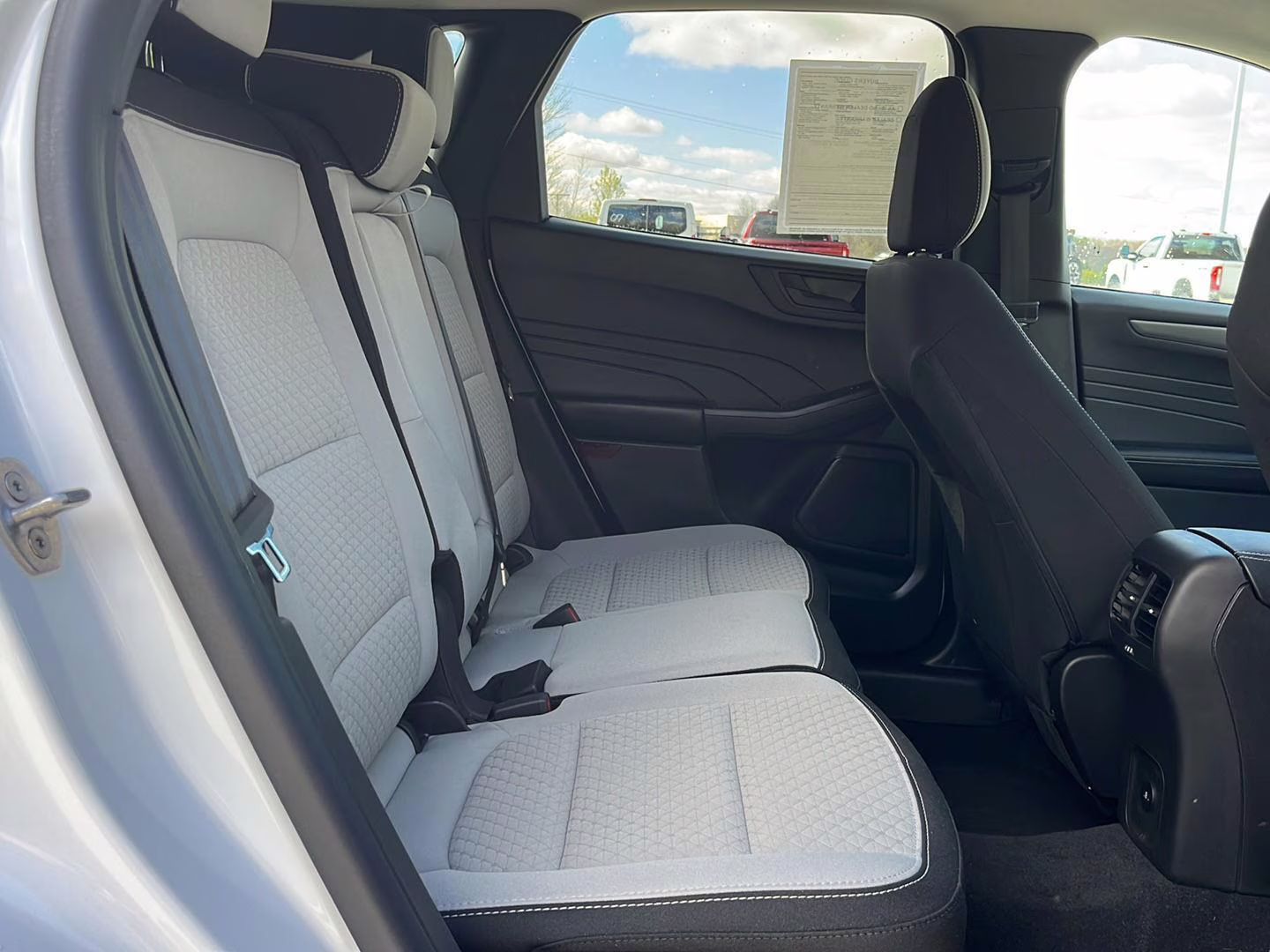 2023 Oxford White Ford Escape Active AWD SUV