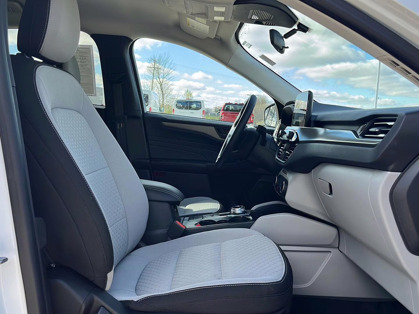 2023 Oxford White Ford Escape Active AWD SUV