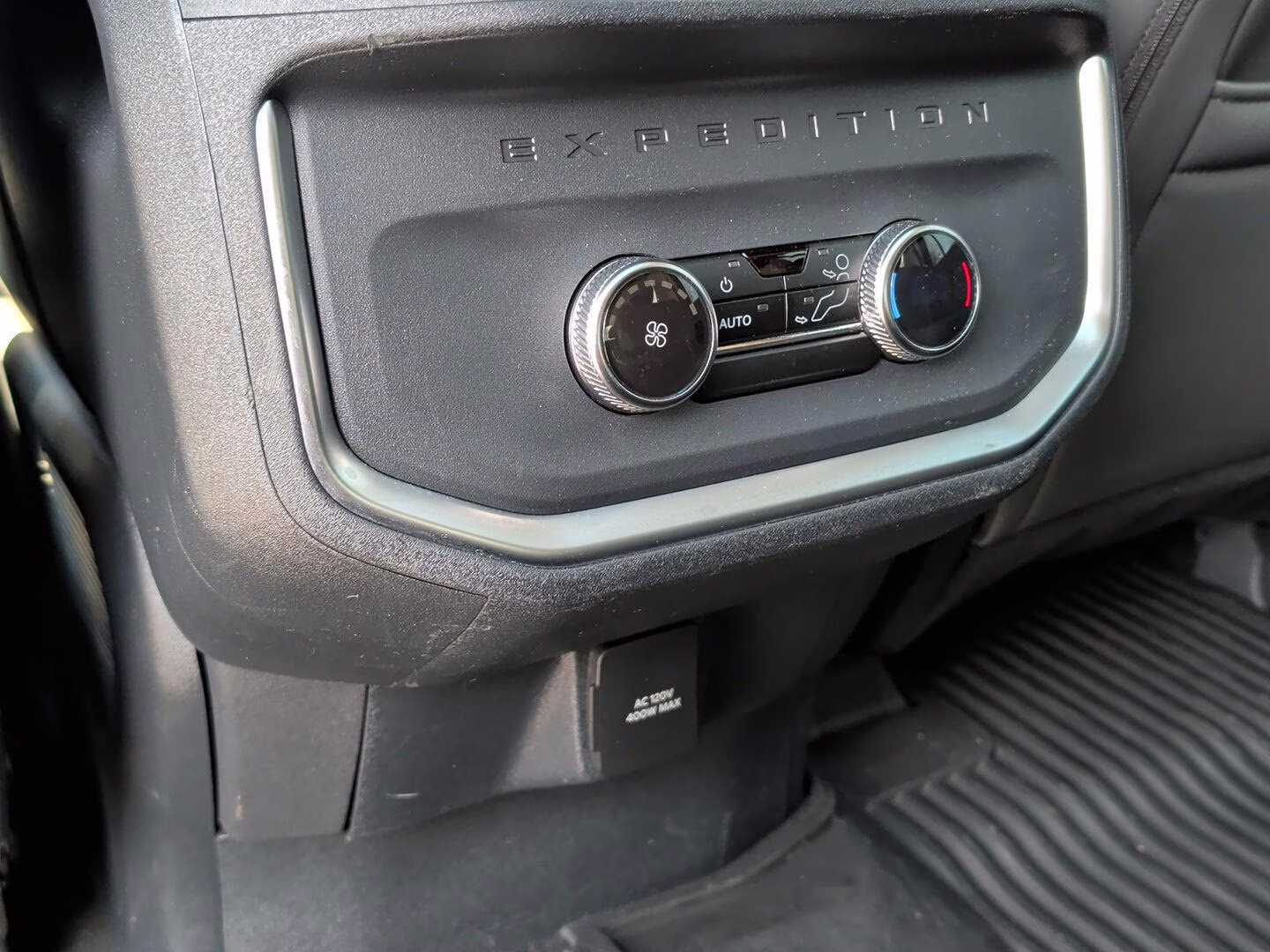 2025 Agate Black Ford Expedition Active 4X4 SUV