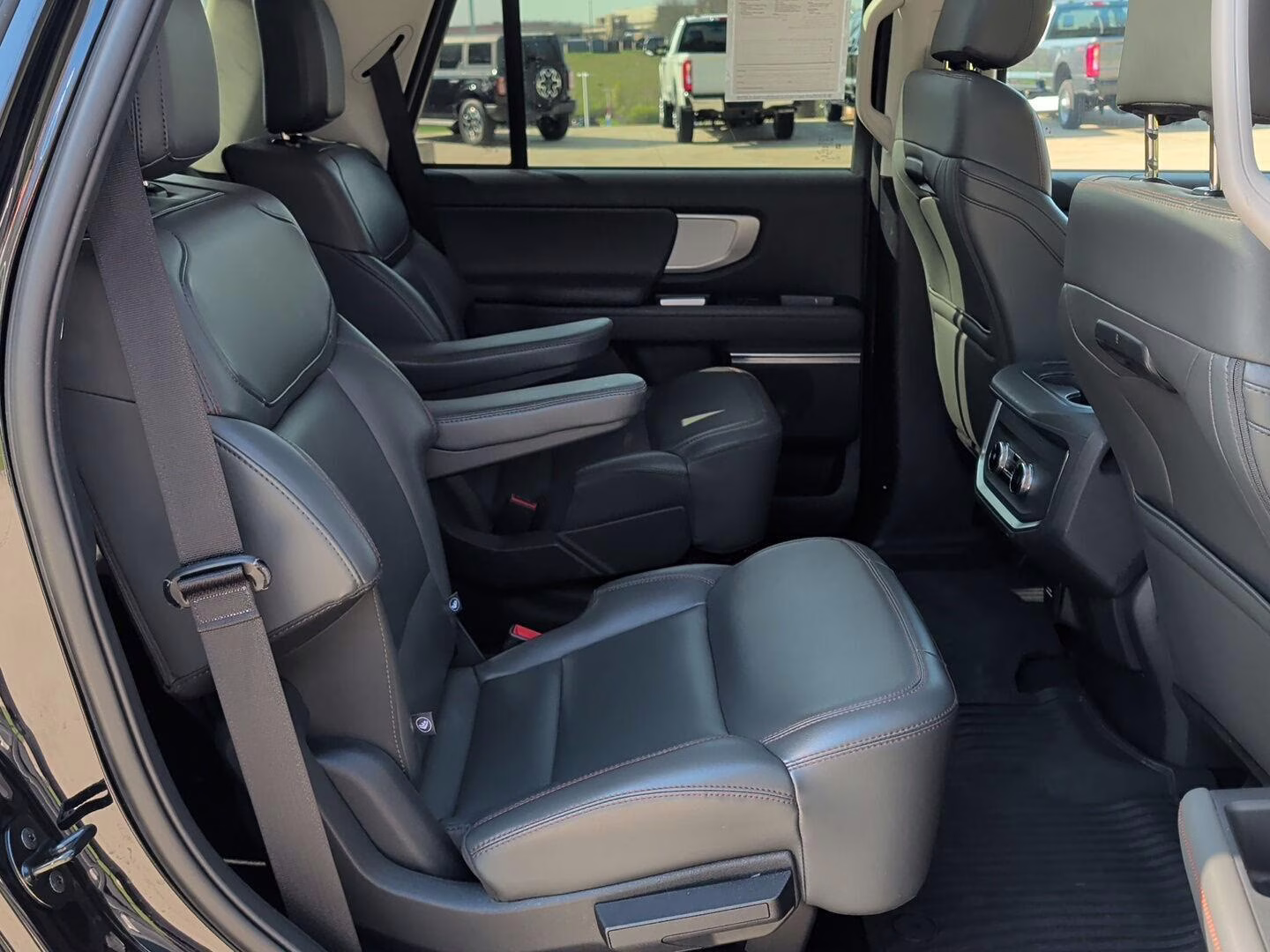 2025 Agate Black Ford Expedition Active 4X4 SUV