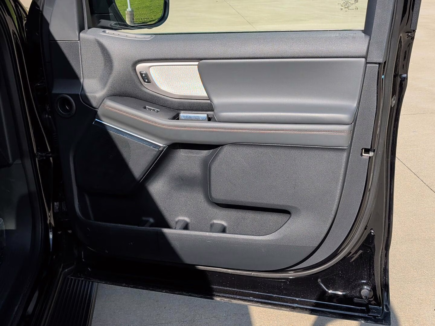 2025 Agate Black Ford Expedition Active 4X4 SUV