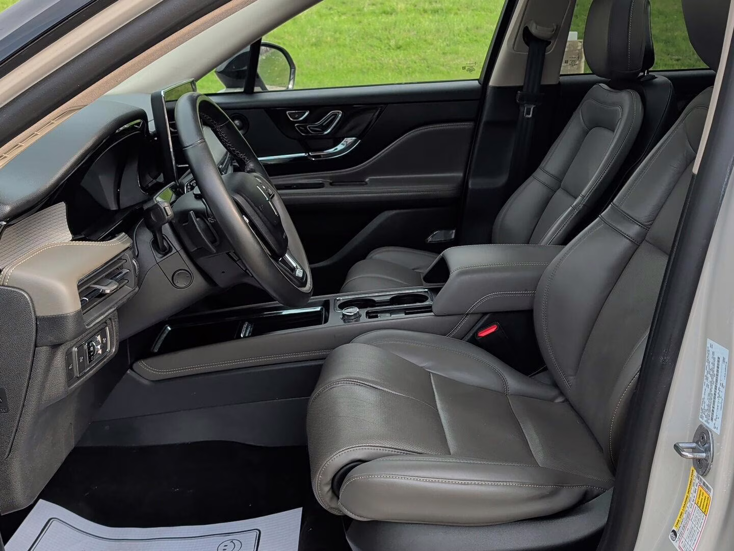 2023 Ceramic Pearl Metallic Tinted Clearcoat Lincoln Corsair Reserve 111 AWD SUV