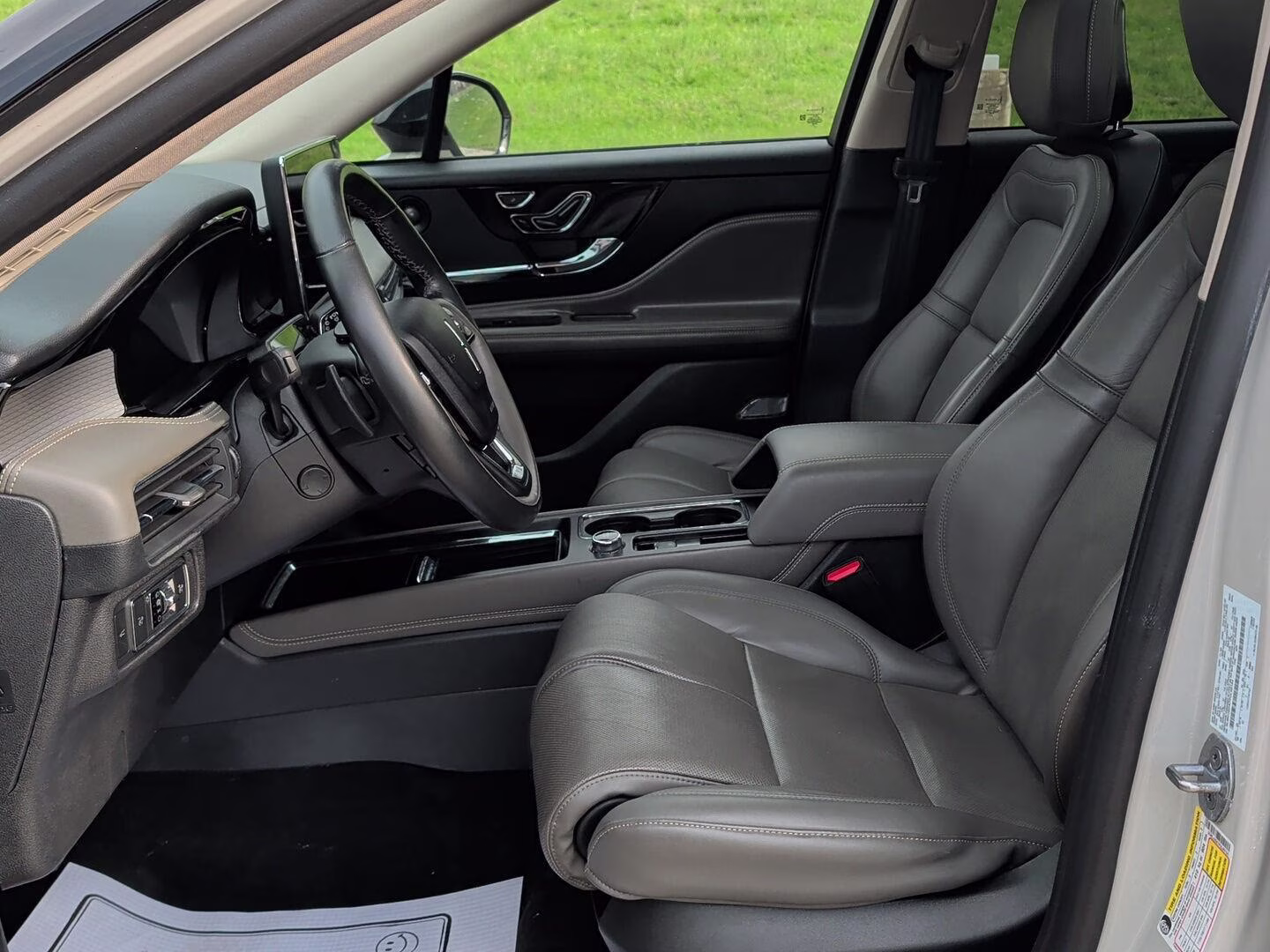 2023 Ceramic Pearl Metallic Tinted Clearcoat Lincoln Corsair Reserve 111 AWD SUV