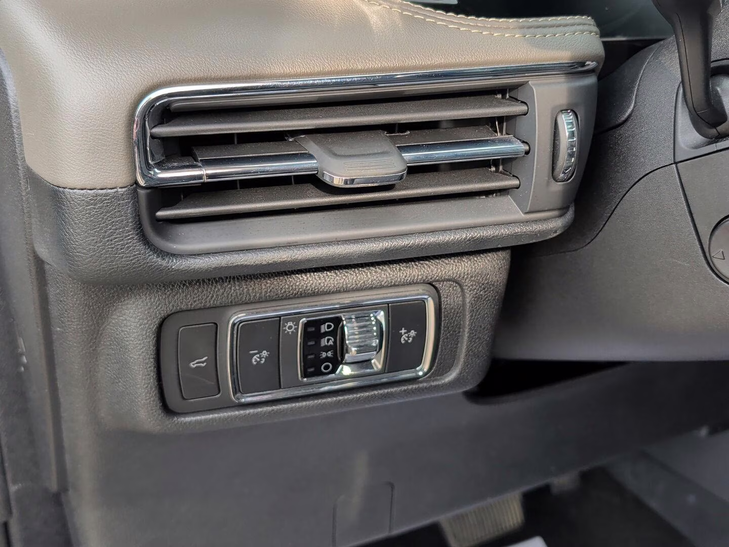 2023 Ceramic Pearl Metallic Tinted Clearcoat Lincoln Corsair Reserve 111 AWD SUV