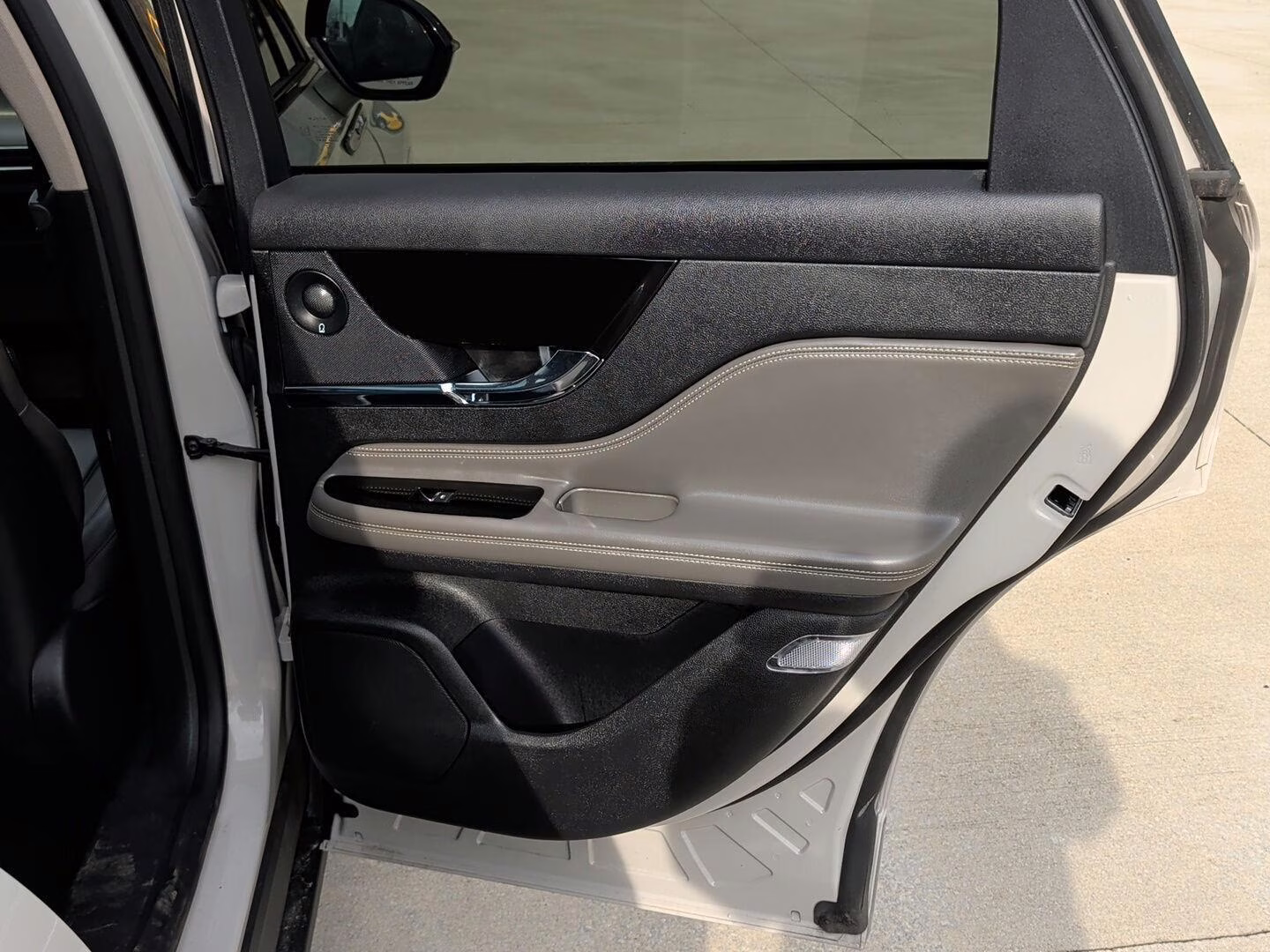 2023 Ceramic Pearl Metallic Tinted Clearcoat Lincoln Corsair Reserve 111 AWD SUV