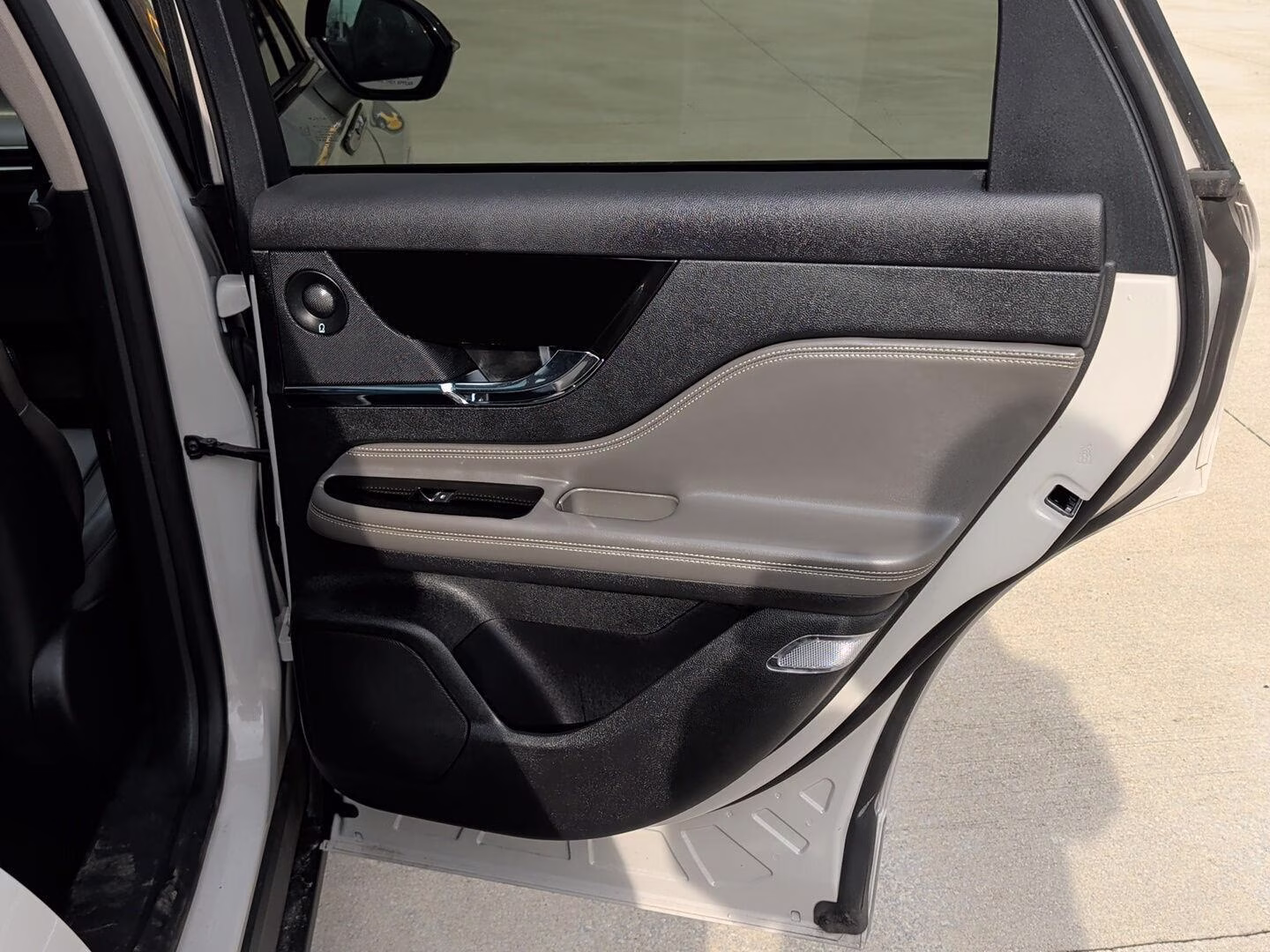 2023 Ceramic Pearl Metallic Tinted Clearcoat Lincoln Corsair Reserve 111 AWD SUV
