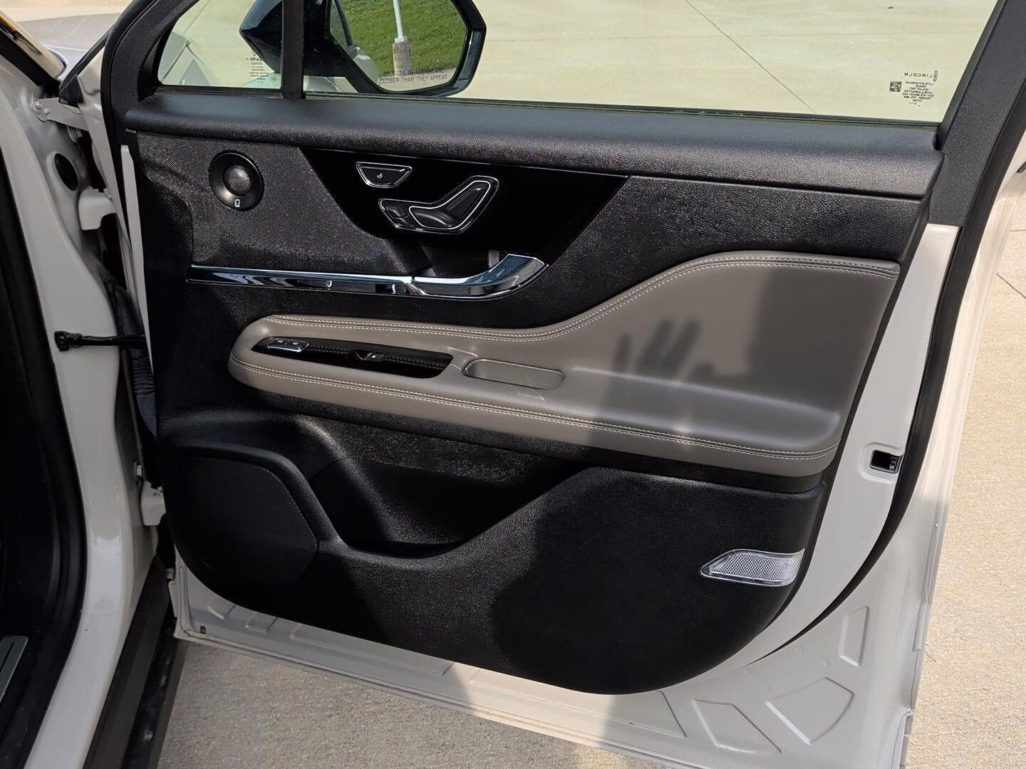 2023 Ceramic Pearl Metallic Tinted Clearcoat Lincoln Corsair Reserve 111 AWD SUV