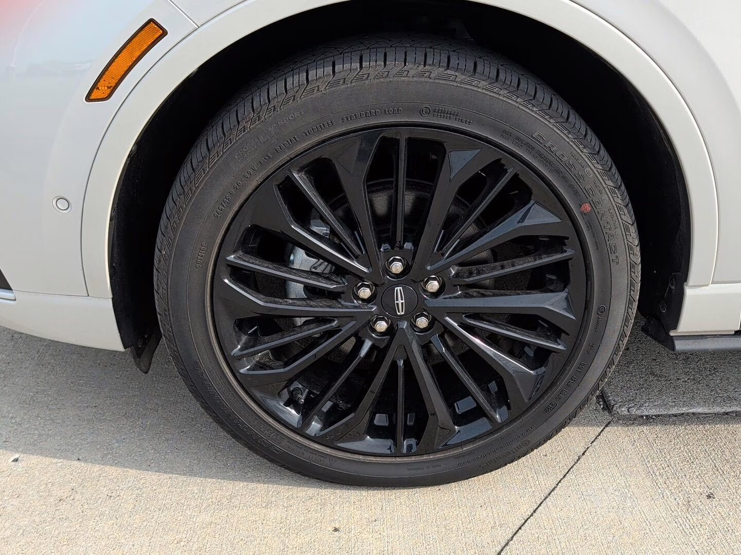 2023 Ceramic Pearl Metallic Tinted Clearcoat Lincoln Corsair Reserve 111 AWD SUV