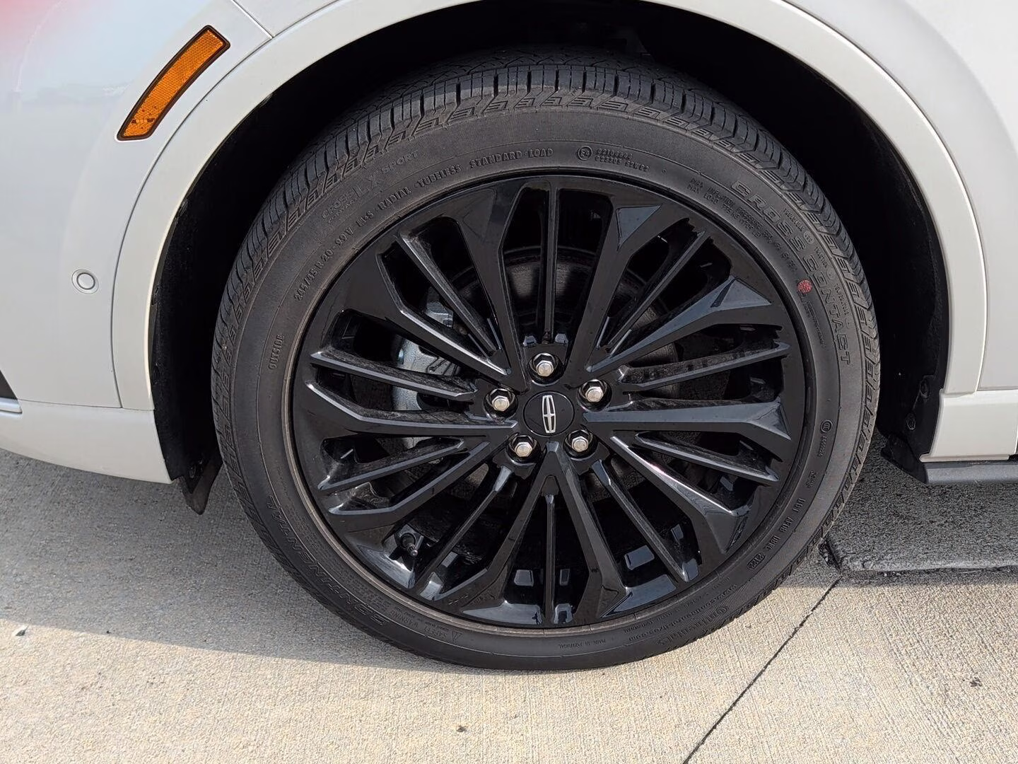2023 Ceramic Pearl Metallic Tinted Clearcoat Lincoln Corsair Reserve 111 AWD SUV