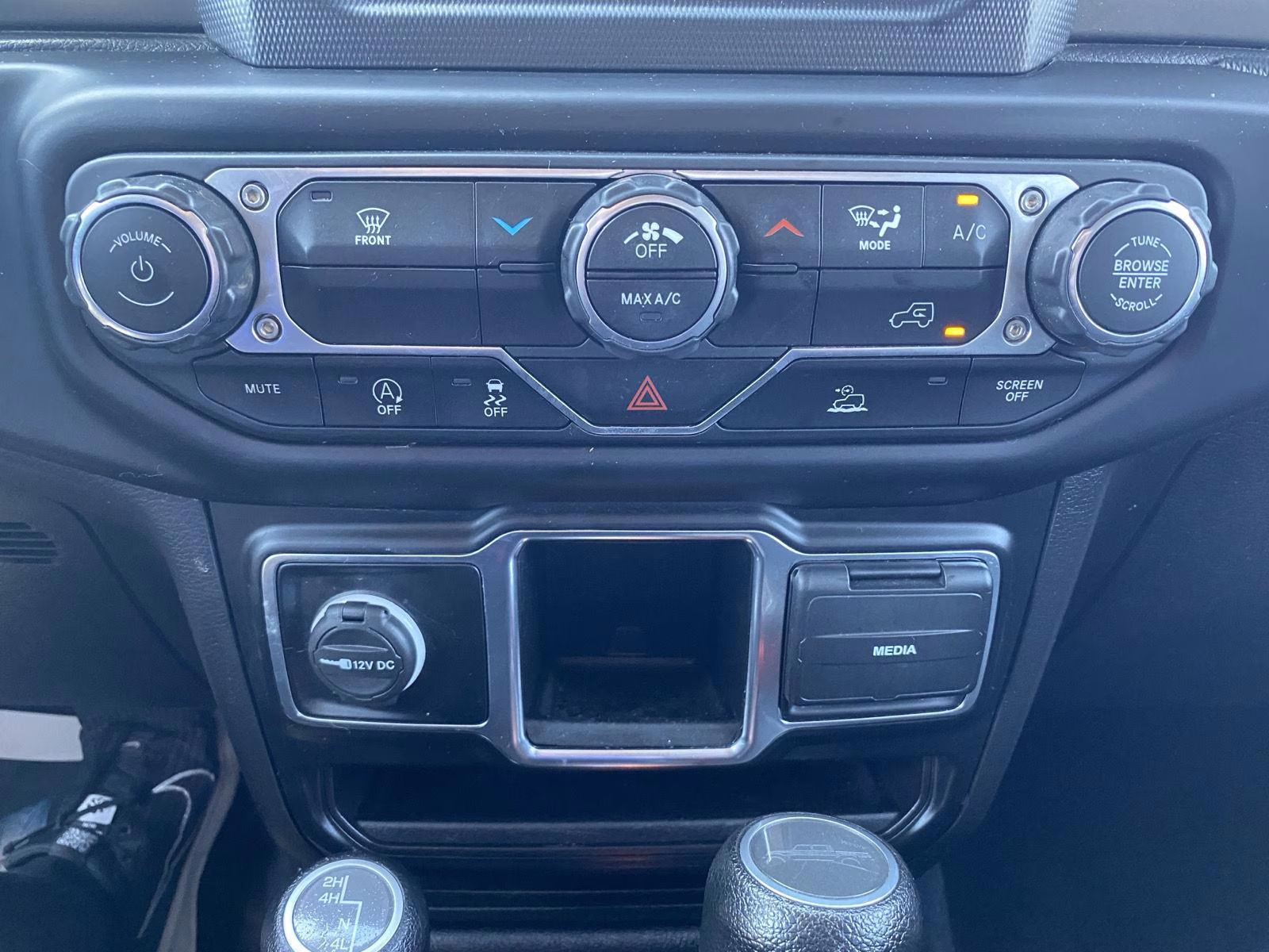 2022 Bright White Clearcoat Jeep Gladiator Willys Sport 4X4 Truck