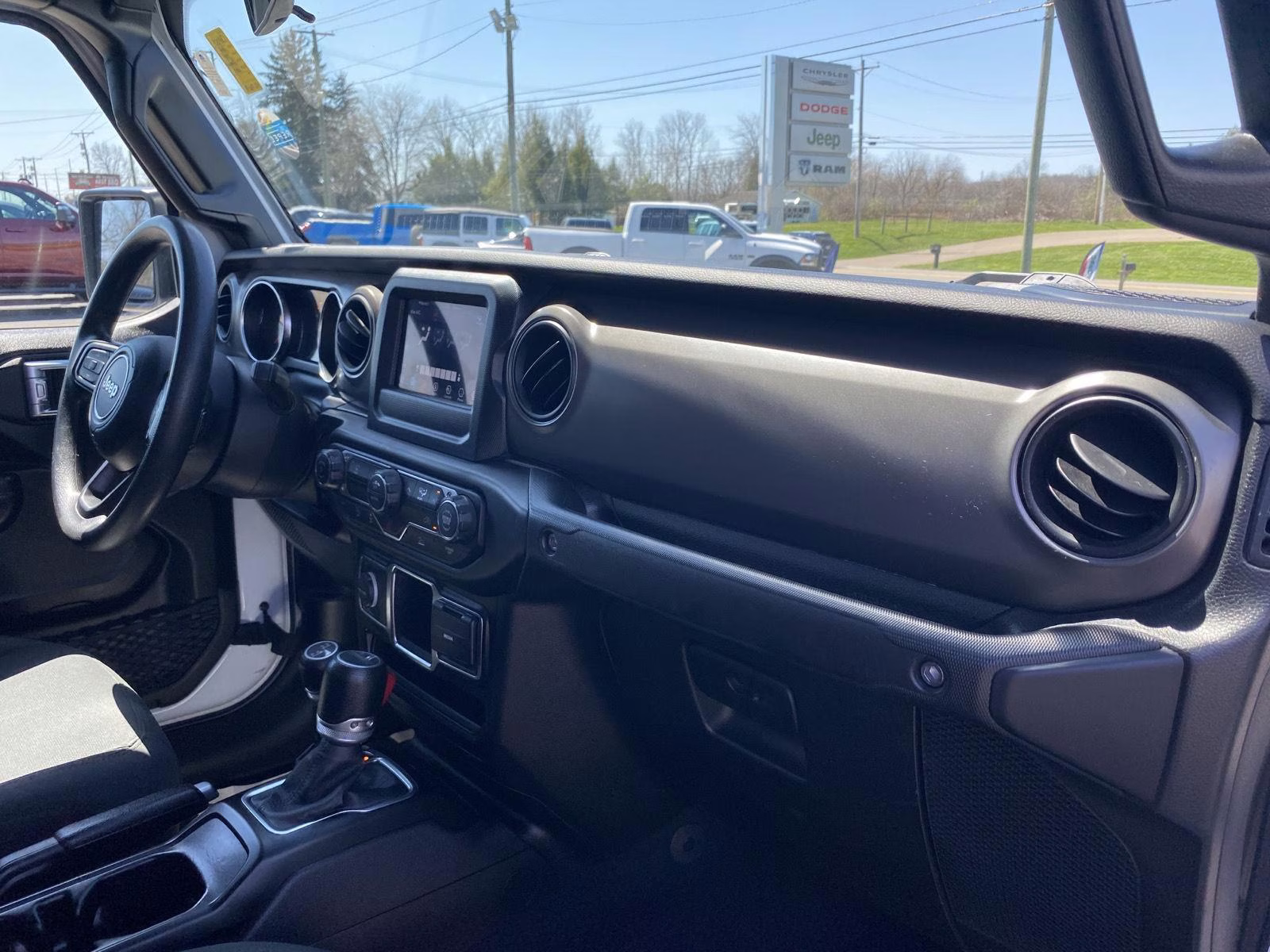 2022 Bright White Clearcoat Jeep Gladiator Willys Sport 4X4 Truck