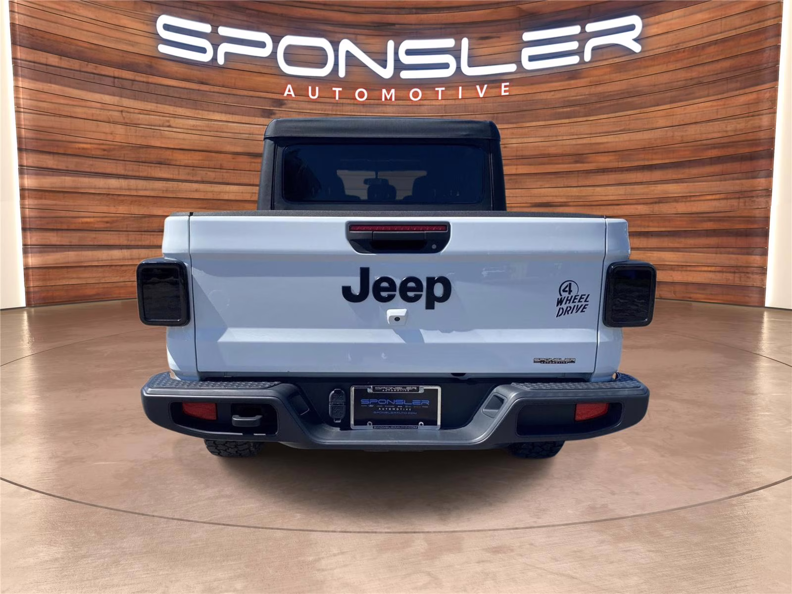 2022 Bright White Clearcoat Jeep Gladiator Willys Sport 4X4 Truck