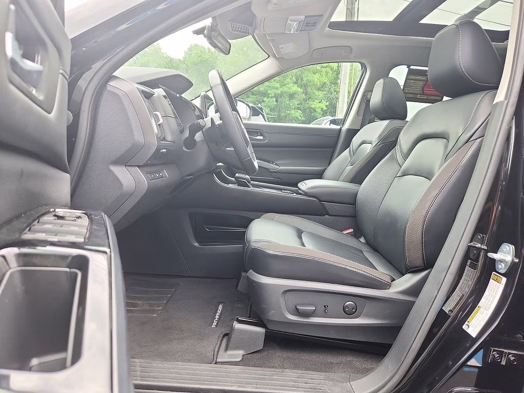 2023 Super Black Nissan Pathfinder SL 4X4 SUV