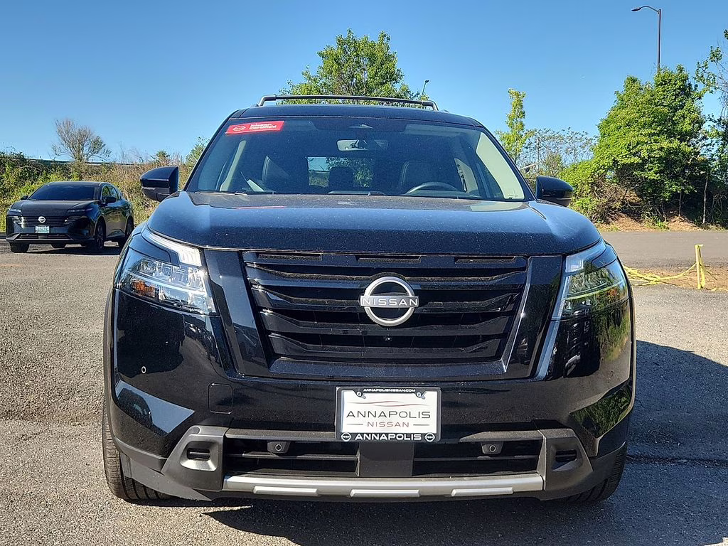 2023 Super Black Nissan Pathfinder SL 4X4 SUV
