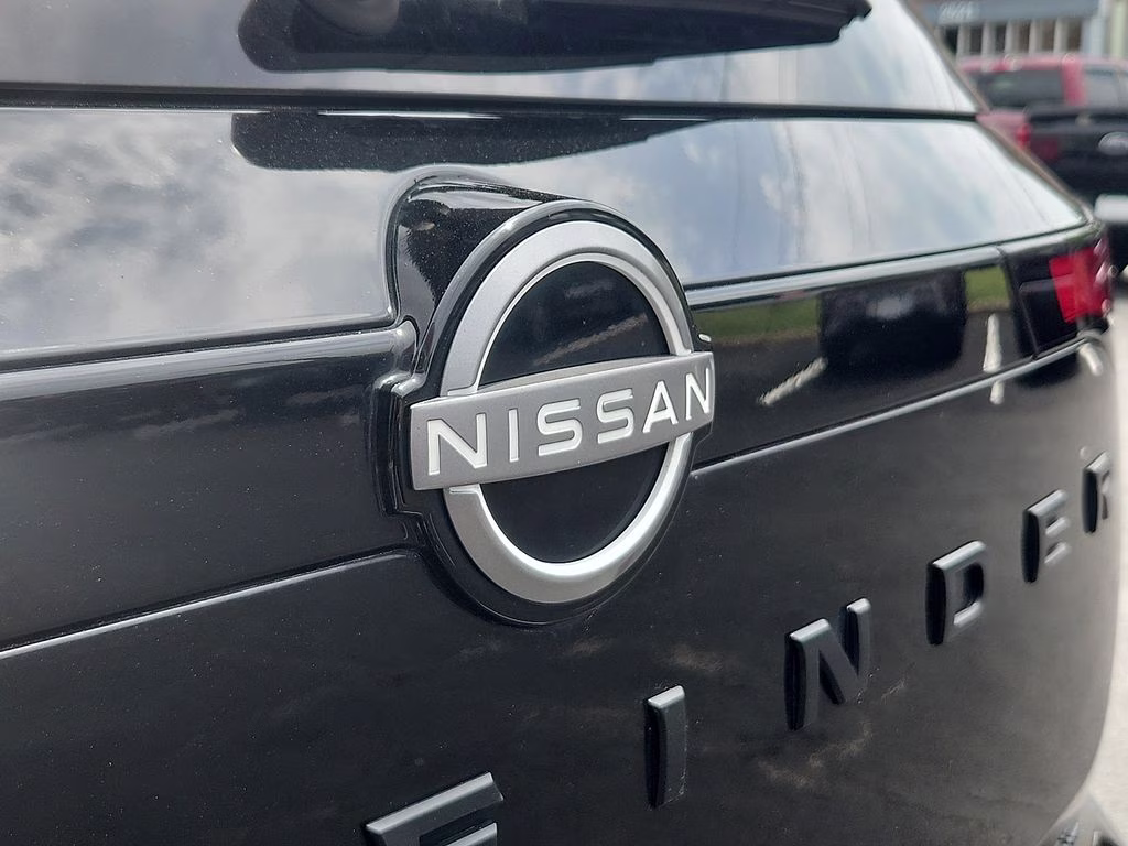 2023 Super Black Nissan Pathfinder SL 4X4 SUV