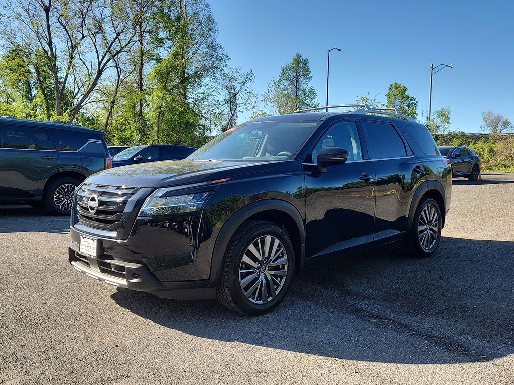 2023 Super Black Nissan Pathfinder SL 4X4 SUV