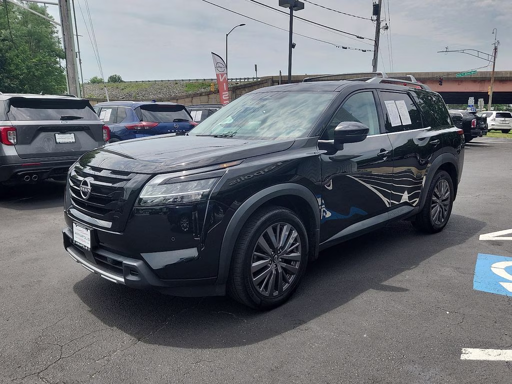 2023 Super Black Nissan Pathfinder SL 4X4 SUV