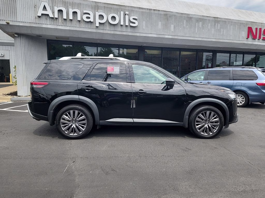 2023 Super Black Nissan Pathfinder SL 4X4 SUV