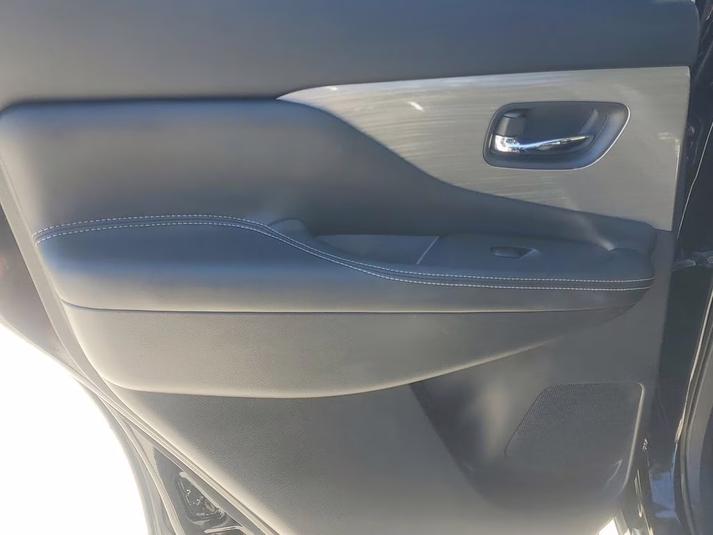 2017 Magnetic Black Metallic Nissan Murano SV AWD SUV