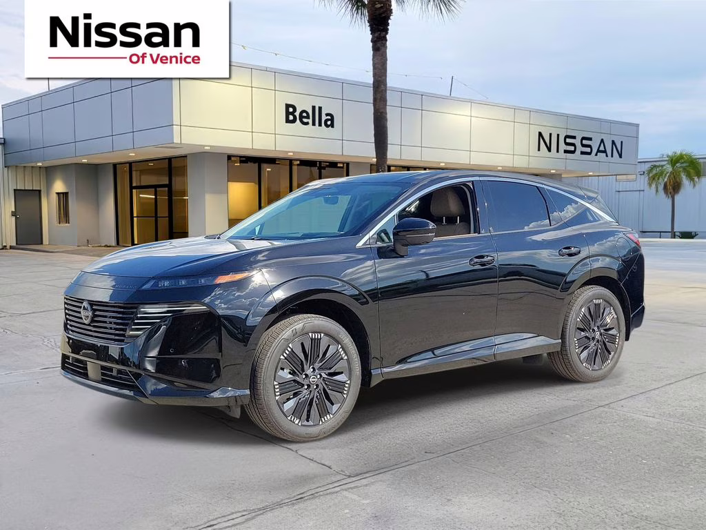 2026 Everest White Pearl/Super Black Nissan Rogue Platinum AWD SUV