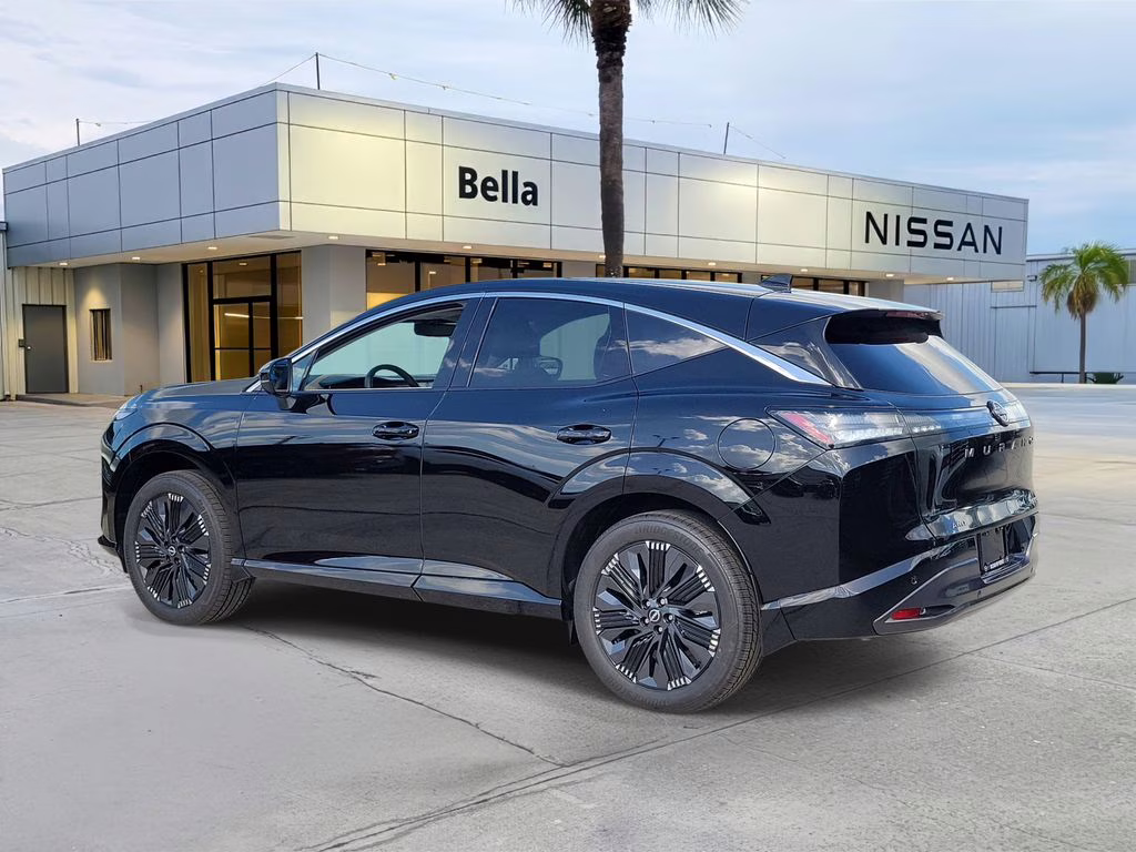 2026 Everest White Pearl/Super Black Nissan Rogue Platinum AWD SUV