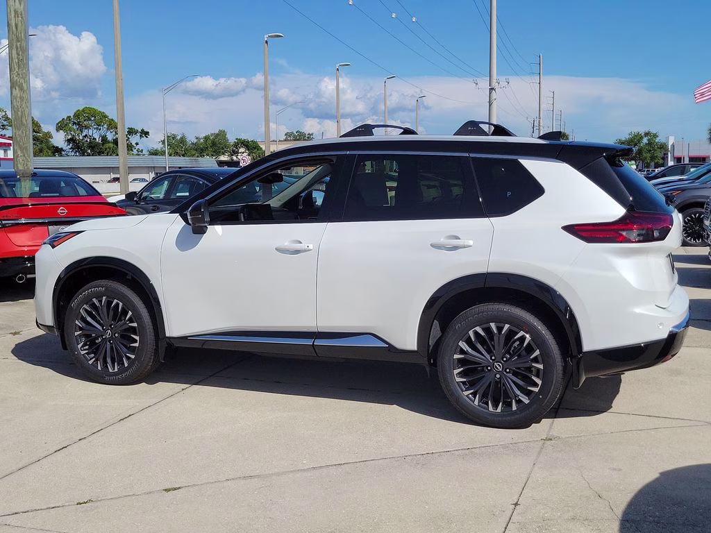 2026 Everest White Pearl/Super Black Nissan Rogue Platinum AWD SUV