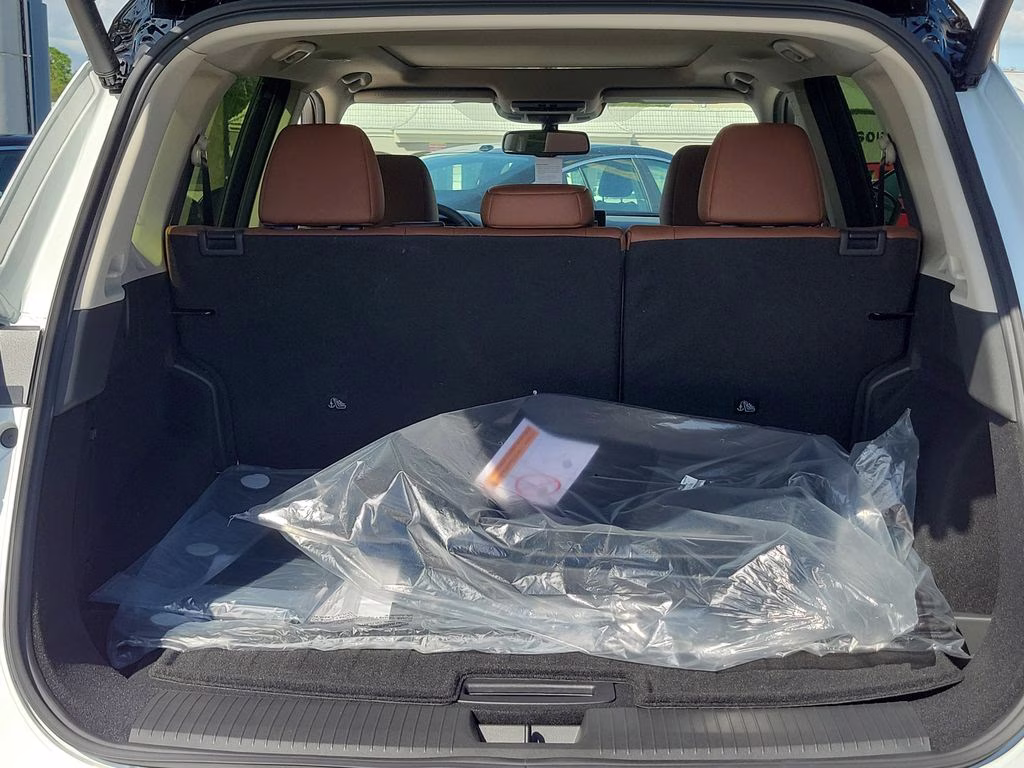 2026 Everest White Pearl/Super Black Nissan Rogue Platinum AWD SUV