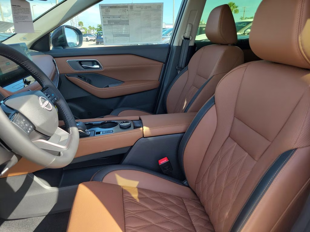 2026 Everest White Pearl/Super Black Nissan Rogue Platinum AWD SUV