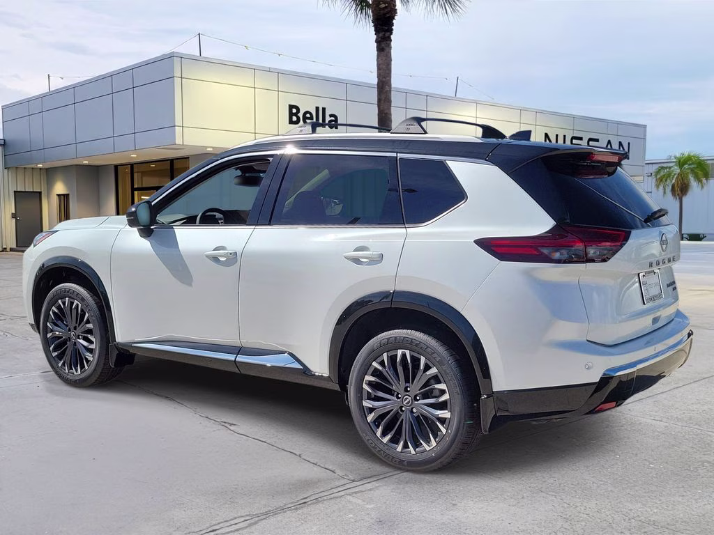 2026 Everest White Pearl/Super Black Nissan Rogue Platinum AWD SUV