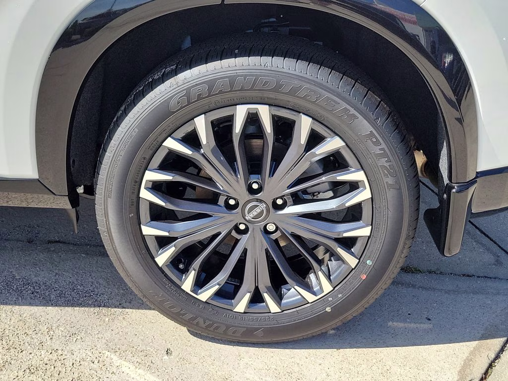 2026 Everest White Pearl/Super Black Nissan Rogue Platinum AWD SUV