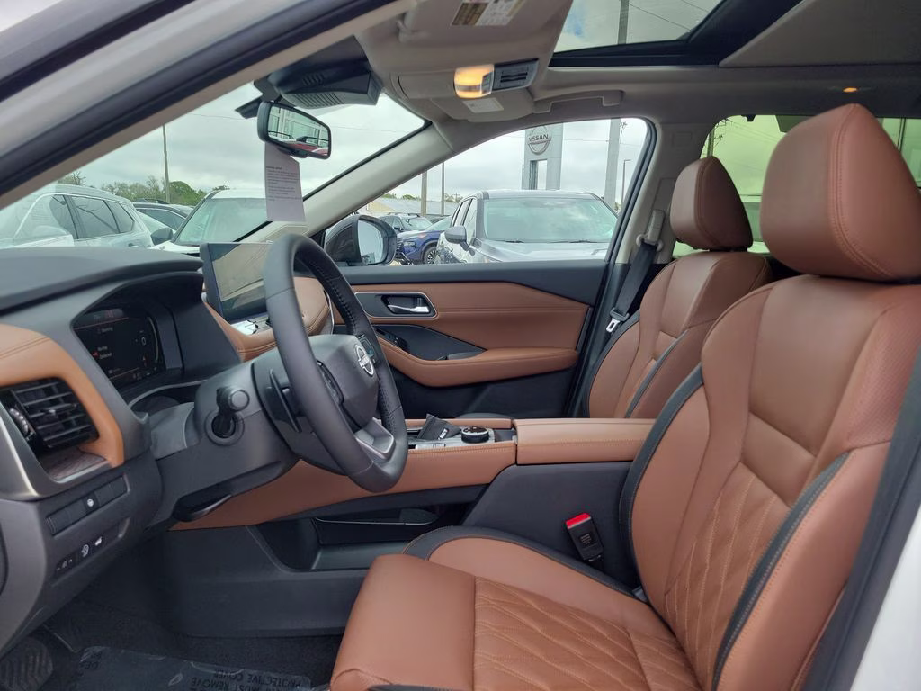 2026 Everest White Pearl/Super Black Nissan Rogue Platinum AWD SUV