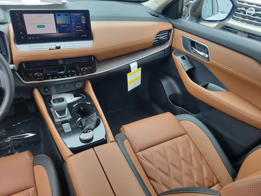 2026 Everest White Pearl/Super Black Nissan Rogue Platinum AWD SUV