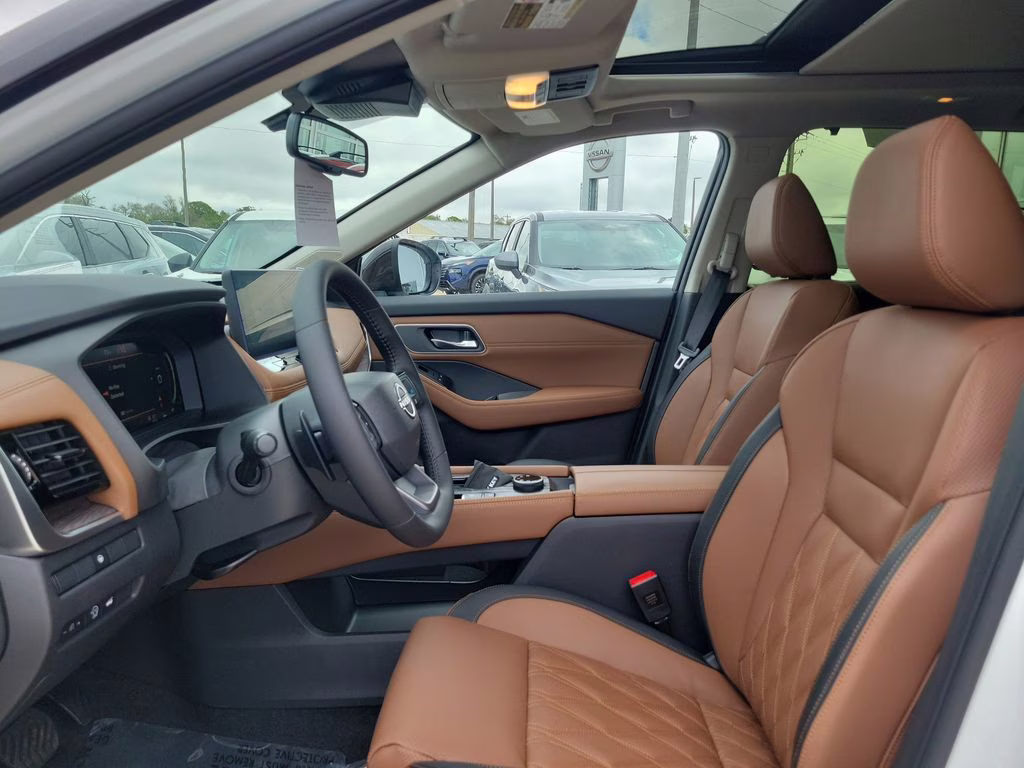 2026 Everest White Pearl/Super Black Nissan Rogue Platinum AWD SUV