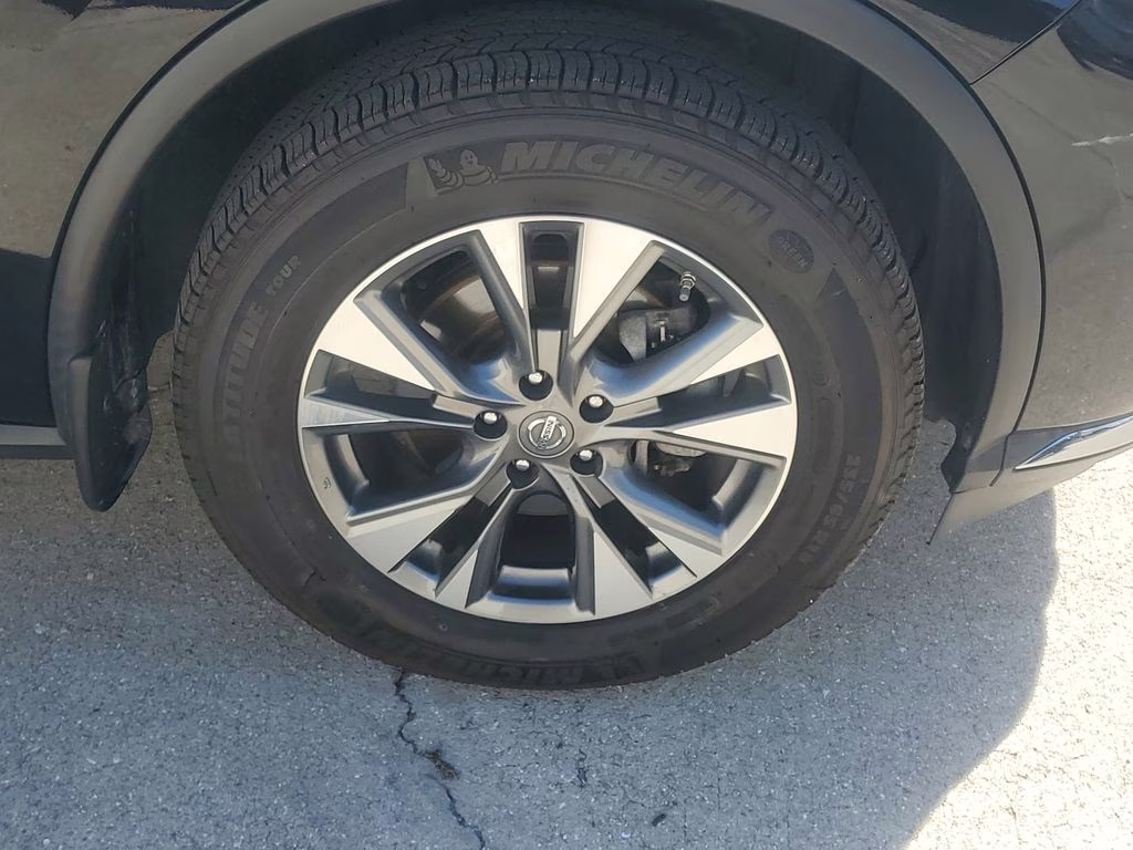 2017 Magnetic Black Metallic Nissan Murano SV AWD SUV
