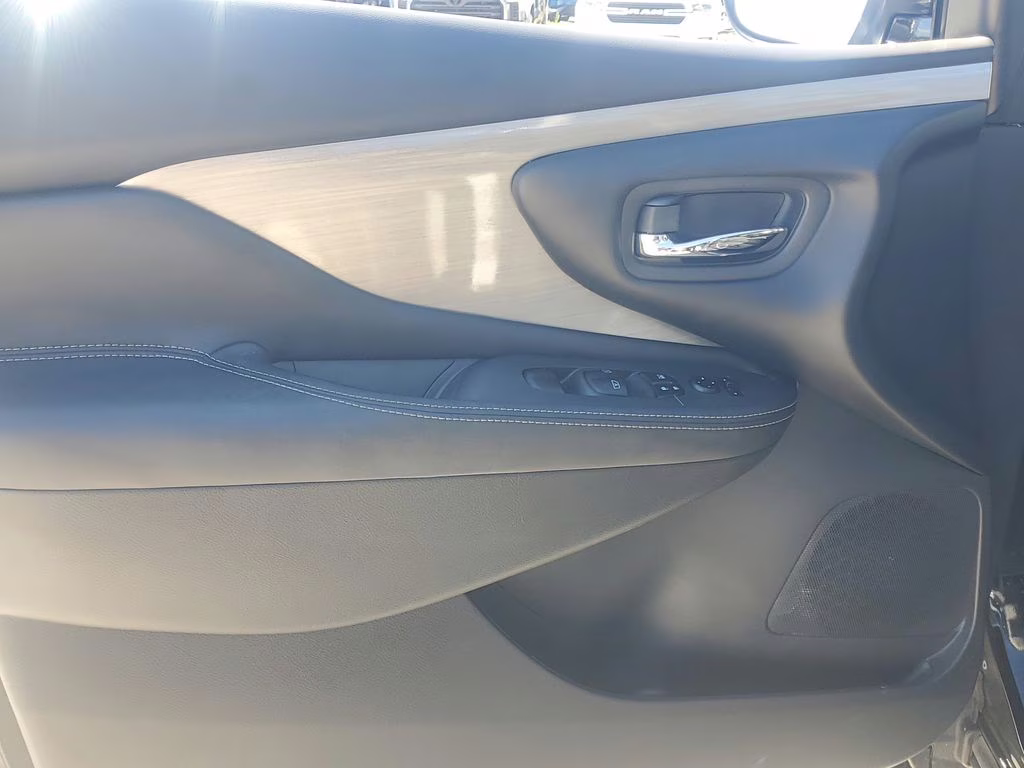 2017 Magnetic Black Metallic Nissan Murano SV AWD SUV