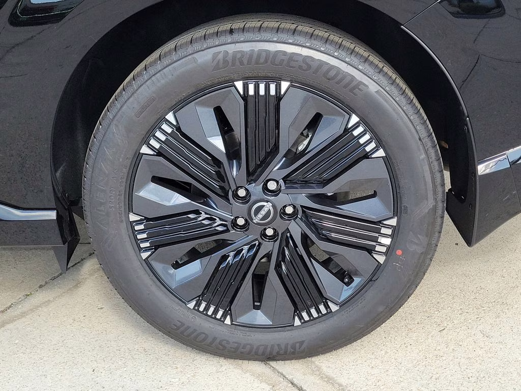 2026 Everest White Pearl/Super Black Nissan Rogue Platinum AWD SUV