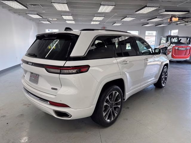 2022 Bright White Clearcoat Jeep Grand Cherokee Overland 4xe 4X4 SUV