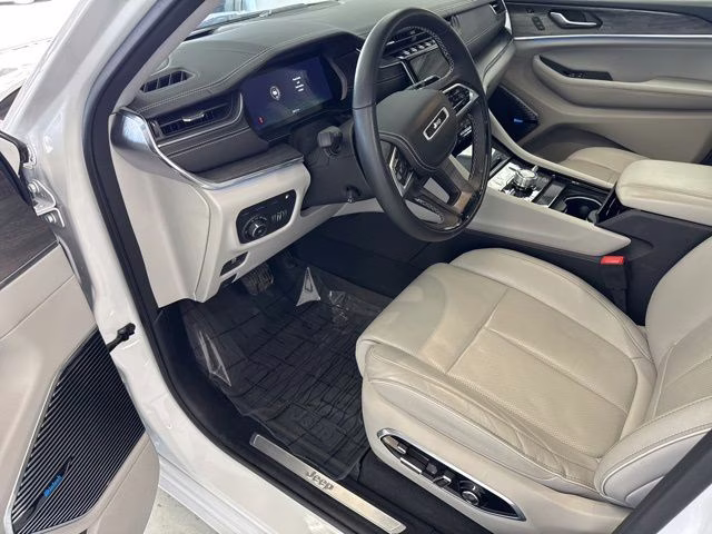 2022 Bright White Clearcoat Jeep Grand Cherokee Overland 4xe 4X4 SUV