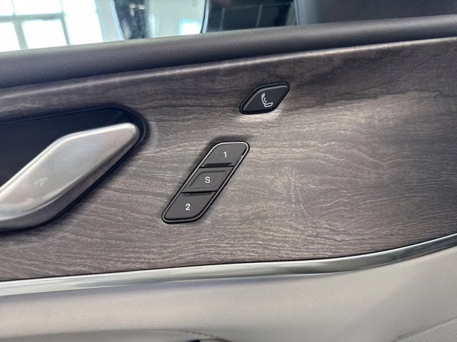 2022 Bright White Clearcoat Jeep Grand Cherokee Overland 4xe 4X4 SUV