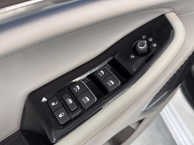 2022 Bright White Clearcoat Jeep Grand Cherokee Overland 4xe 4X4 SUV