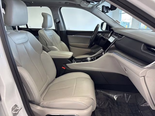 2022 Bright White Clearcoat Jeep Grand Cherokee Overland 4xe 4X4 SUV