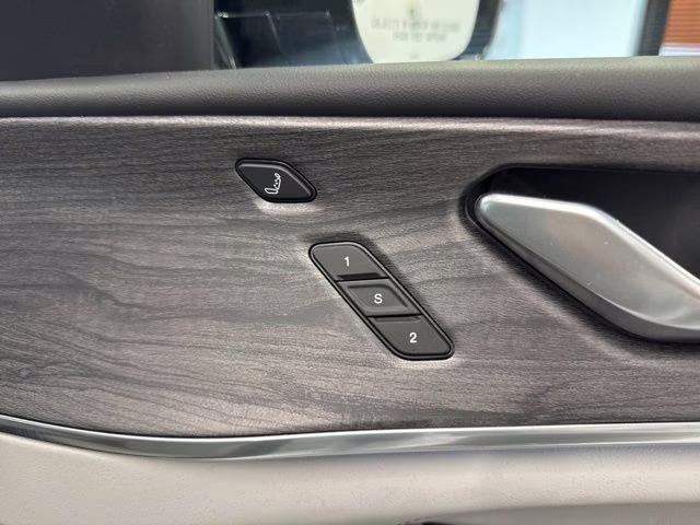 2022 Bright White Clearcoat Jeep Grand Cherokee Overland 4xe 4X4 SUV