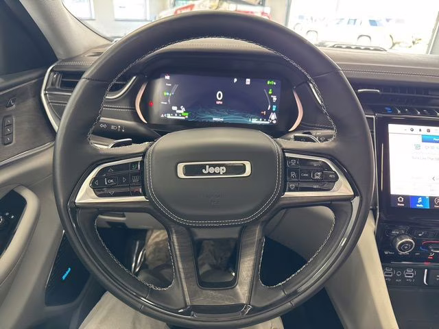 2022 Bright White Clearcoat Jeep Grand Cherokee Overland 4xe 4X4 SUV