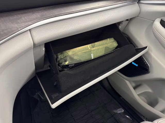 2022 Bright White Clearcoat Jeep Grand Cherokee Overland 4xe 4X4 SUV