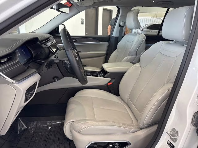 2022 Bright White Clearcoat Jeep Grand Cherokee Overland 4xe 4X4 SUV