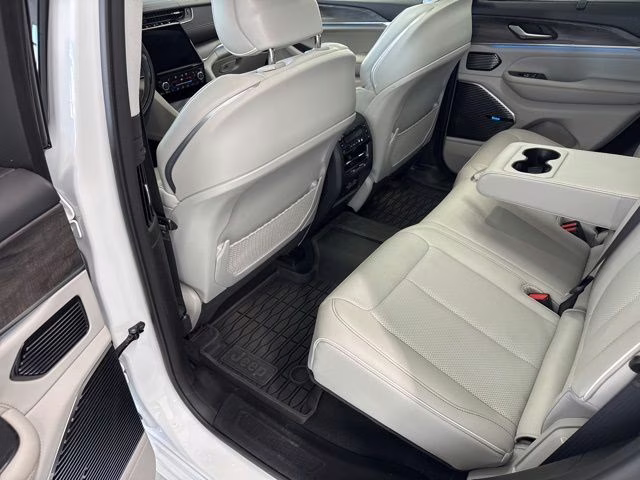 2022 Bright White Clearcoat Jeep Grand Cherokee Overland 4xe 4X4 SUV