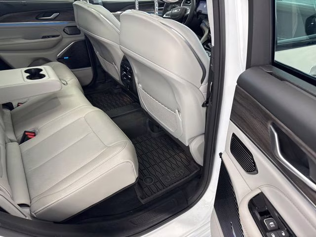 2022 Bright White Clearcoat Jeep Grand Cherokee Overland 4xe 4X4 SUV