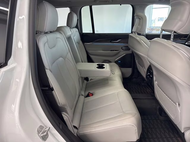 2022 Bright White Clearcoat Jeep Grand Cherokee Overland 4xe 4X4 SUV